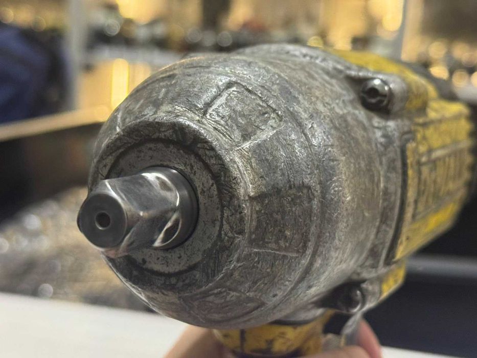 Акумулаторен ударен гайковерт DeWALT DCF899P2 с батерия