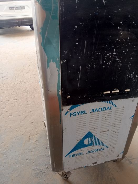 Музкаймок апарат сотилади
