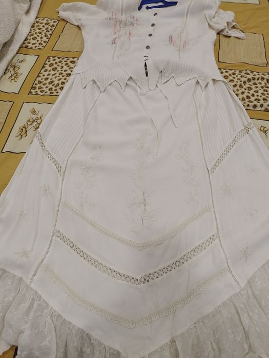 Индийски костюм в цвят шампанско , XL.