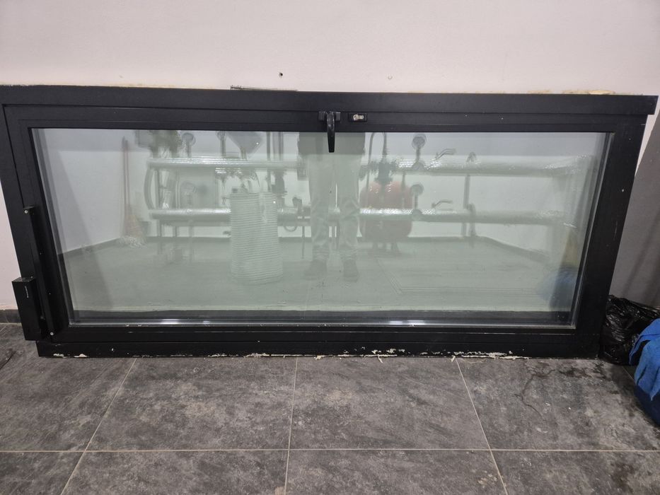 Алуминиева врата с каса троен стъклопакет