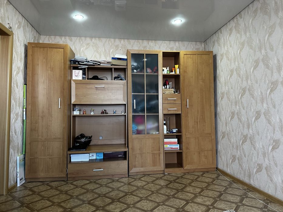 Продам коричневую стенку
