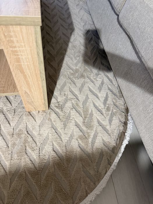 НОВ овален килим