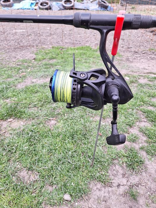 Vand 4 mulinete și 4 lansete crap .