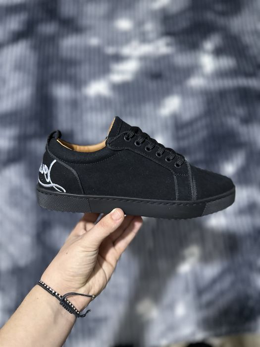 Adidasi piele intoarsa