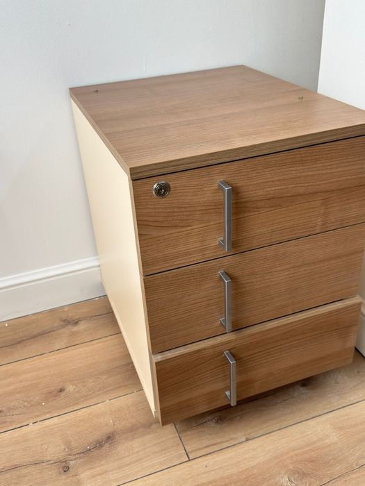 Продаются офисные столы