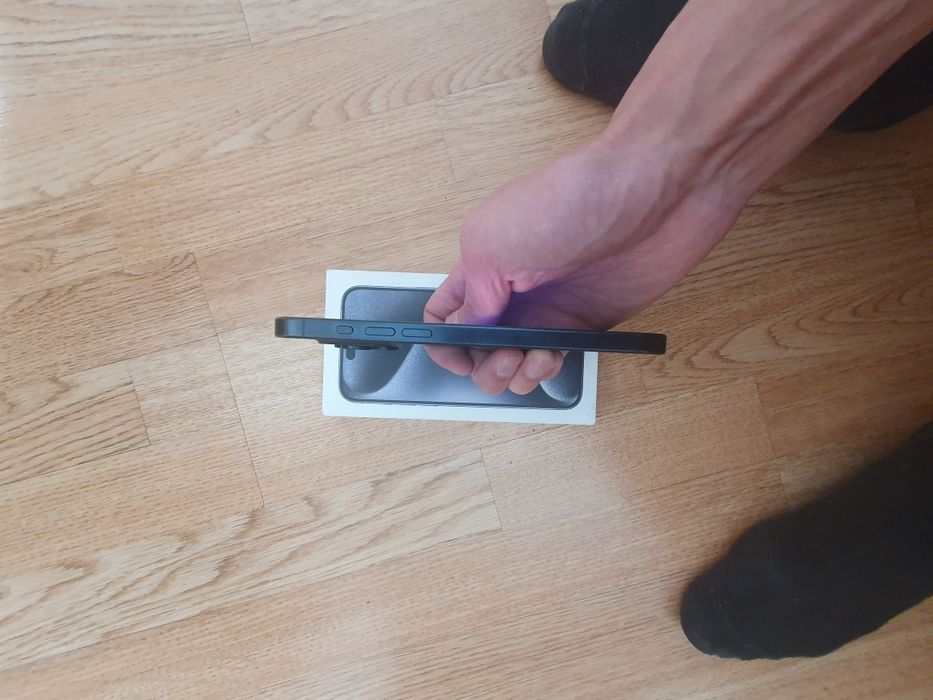 Продам iPhone 15 pro max 256gb все вопросы  ватцап