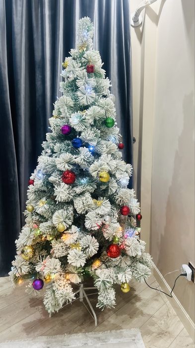 Ёлка, 180 сантиметровая.