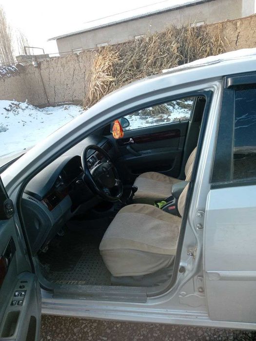 Lasetti 2006 sotiladi