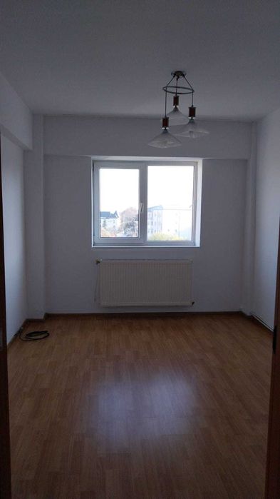 Vând apartament cu 2 camere, zonă centrală