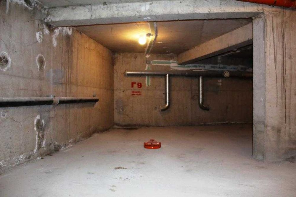 ПОД НАЕМ ГАРАЖИ,гр.Свищов,Идеален Център-Deja Vu-Търговска гимназия