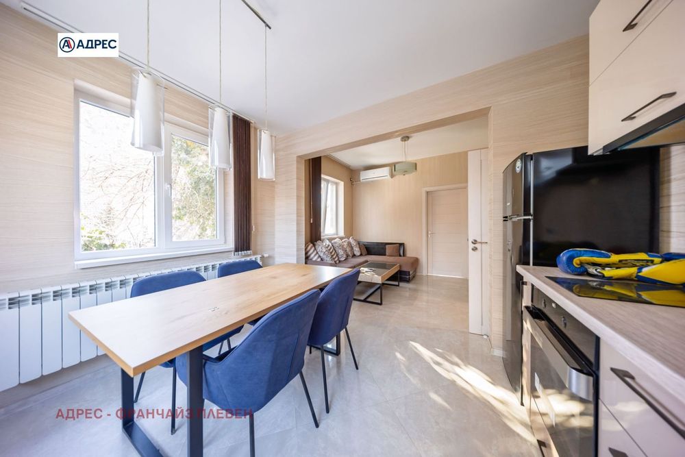 Продава се Тристаен апартамент в Плевен, Идеален център - 75 кв.м за 1224 €/кв.м - Снимка #3