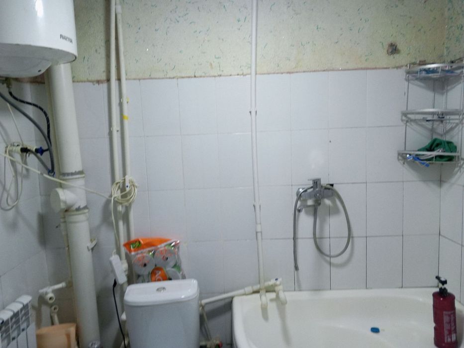 Uy sotigladi. Manzil Qarshi shahri Qarshi mahalla ayraport yoʻli