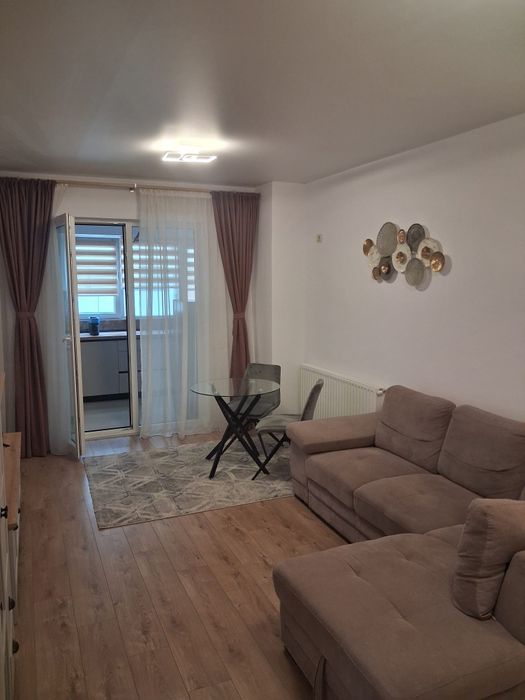 Închiriez studio