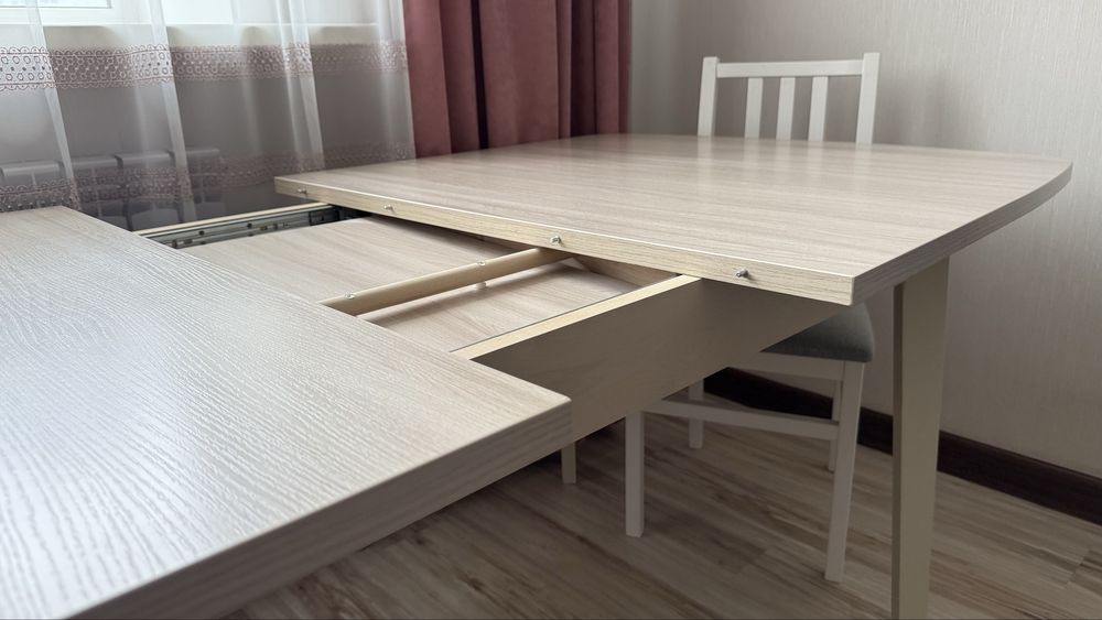 Стол для гостей