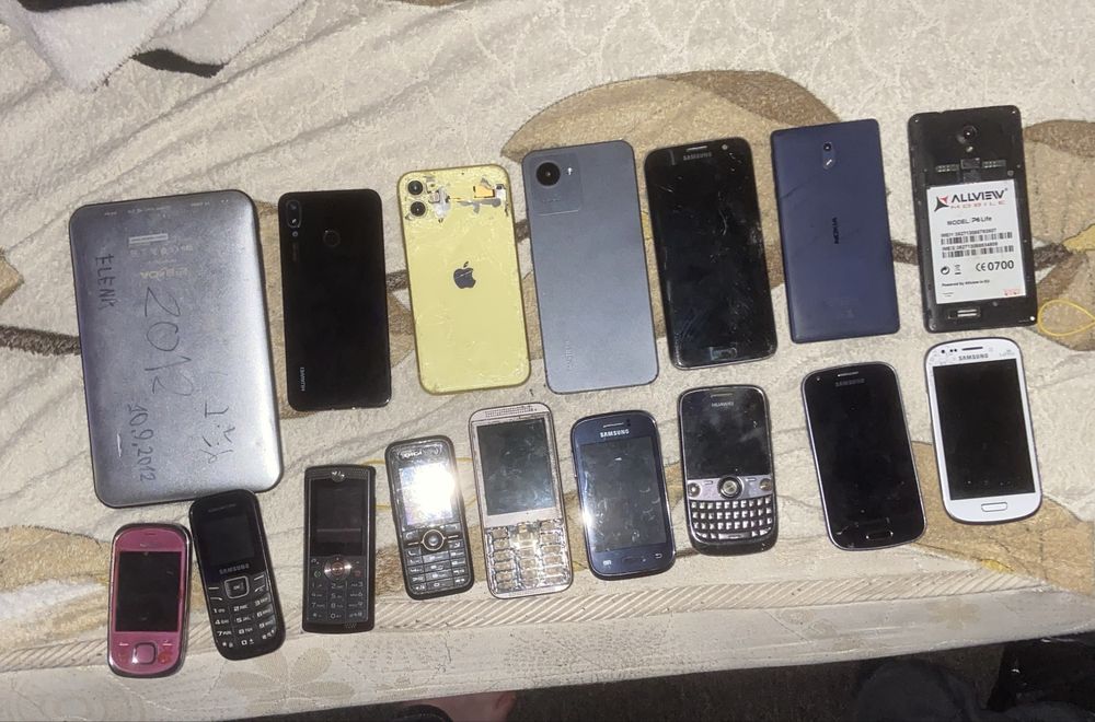 Lot telefoane defecte (17 bucăți) iPhone + Samsung – pentru piese – PREȚ MIC
