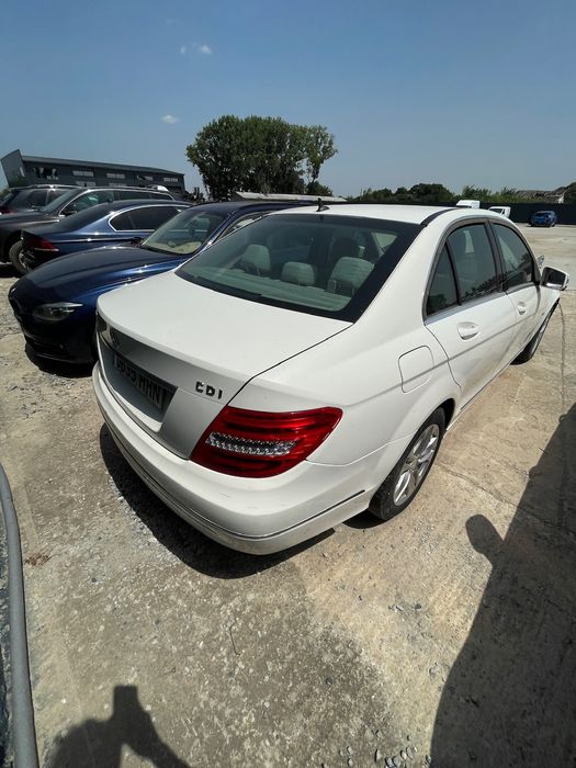 Dezmembrez Mercedes-Benz W204 2011 Diesel 170Cp