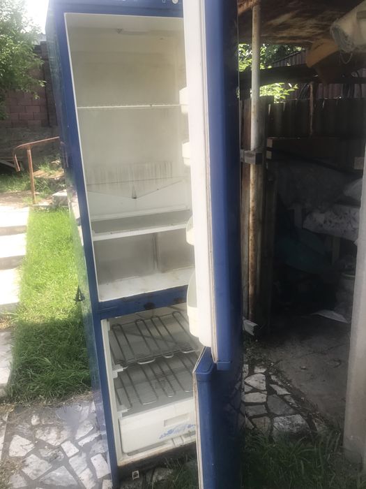 Двухкамерный холодильник