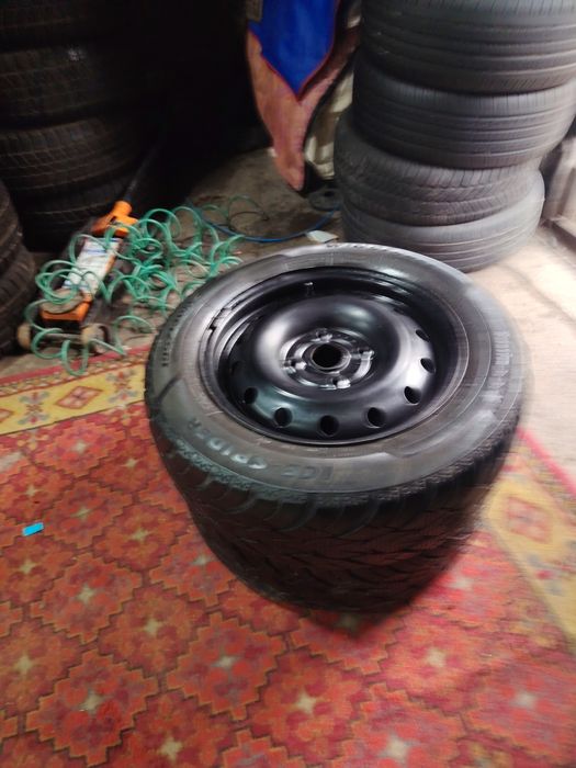 Продам два зимнех колеса жентра ласети15