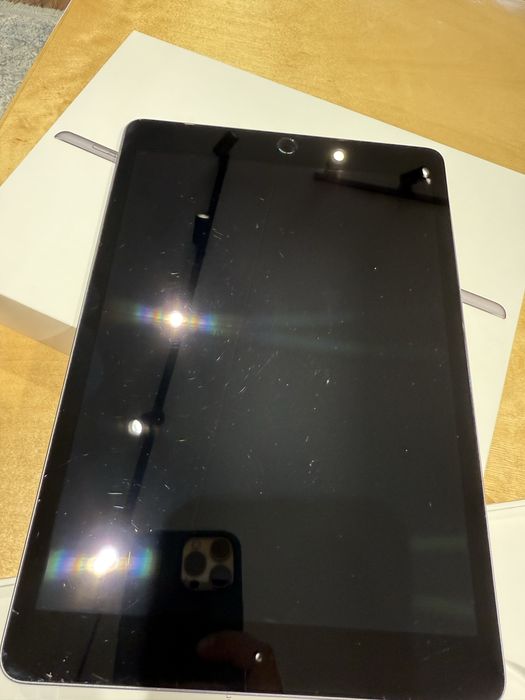 Продам ipad Apple(7 generation).