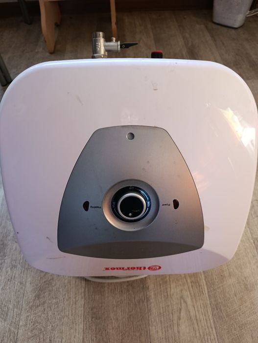 Продам болер на 10 л.