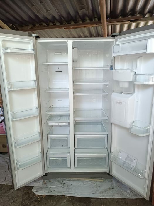 Холодильник Samsung