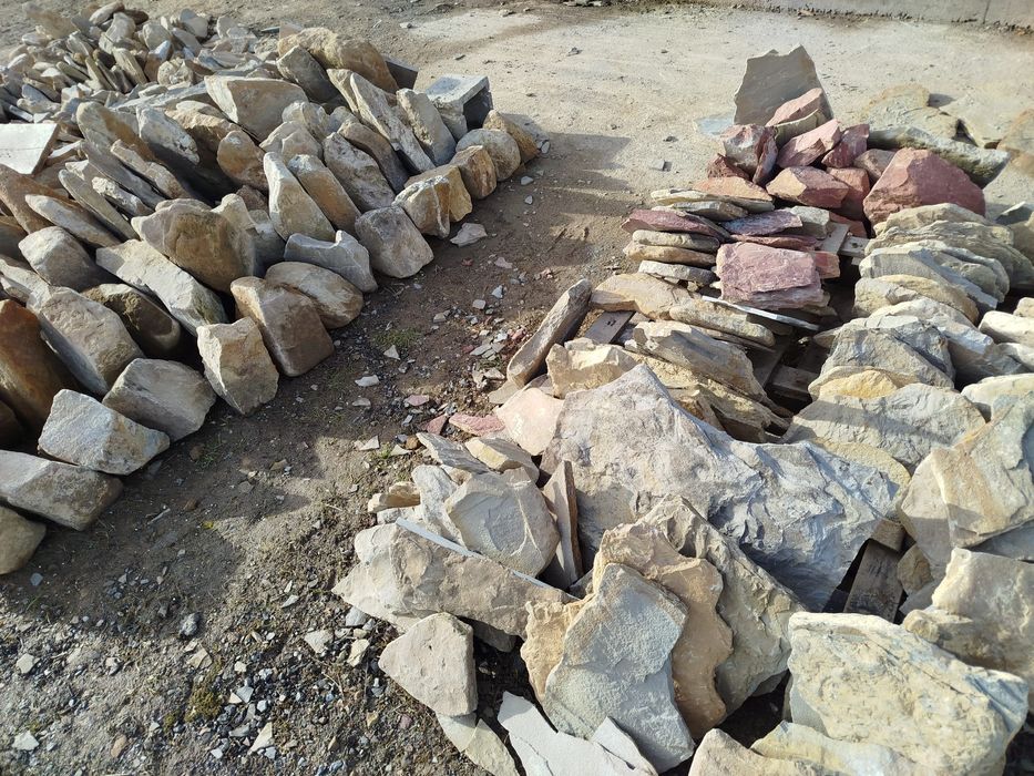 Vând piatra de BACAIA