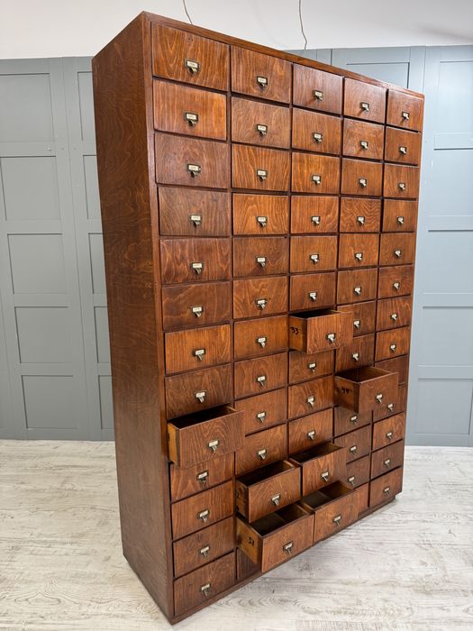 Български аптекарски шкаф от 60-те Т041