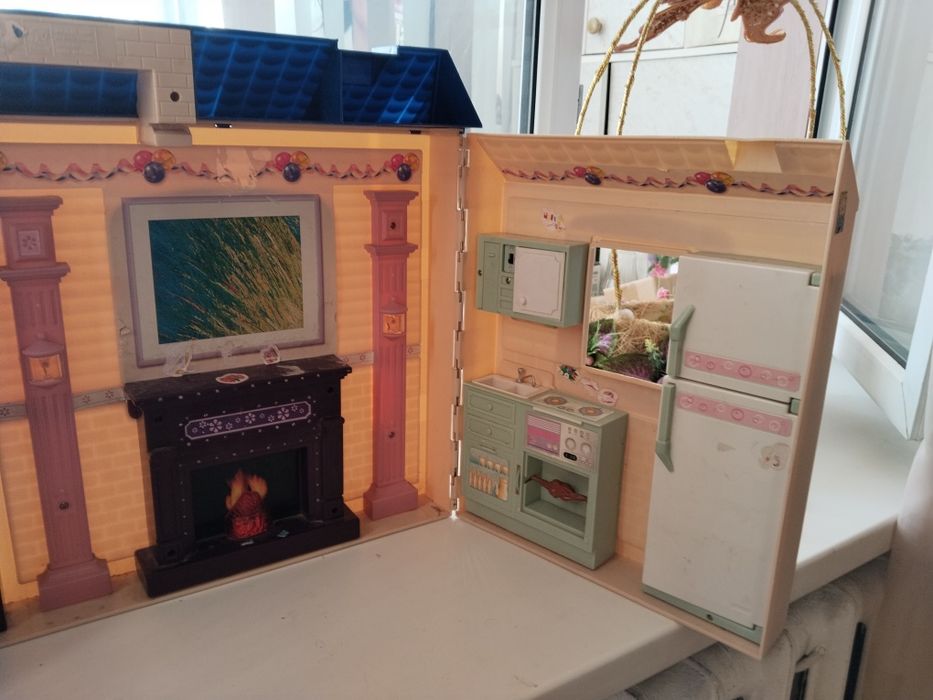 Продам кукольный домик