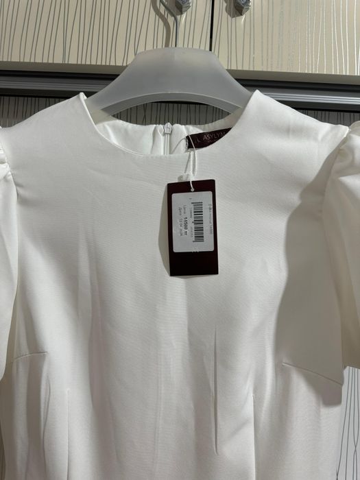 Продаю новое белое вечернее платье