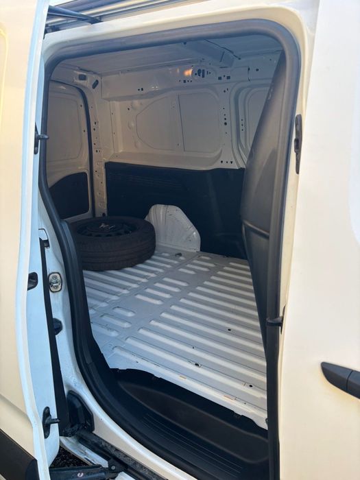 Пежо Партнер 2021 година 1.2 турбо с газова уредба