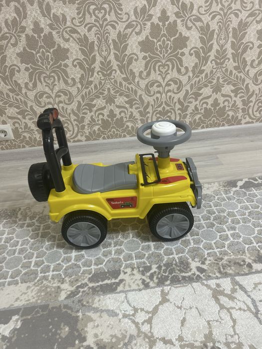 Машинка каталка толокар