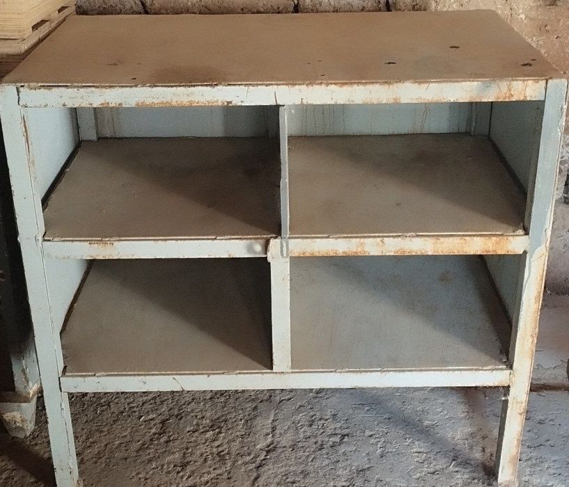 Tiski тиски sotiladi,  360 °  gradus aylanadi sastayani alo darajada.