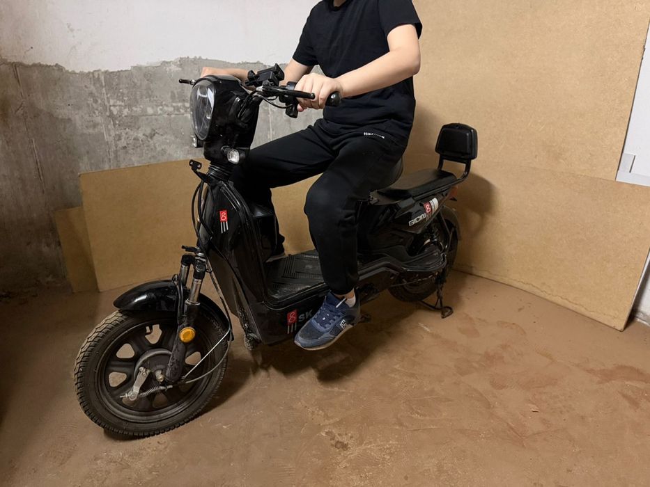 продам электроскутер Sk8