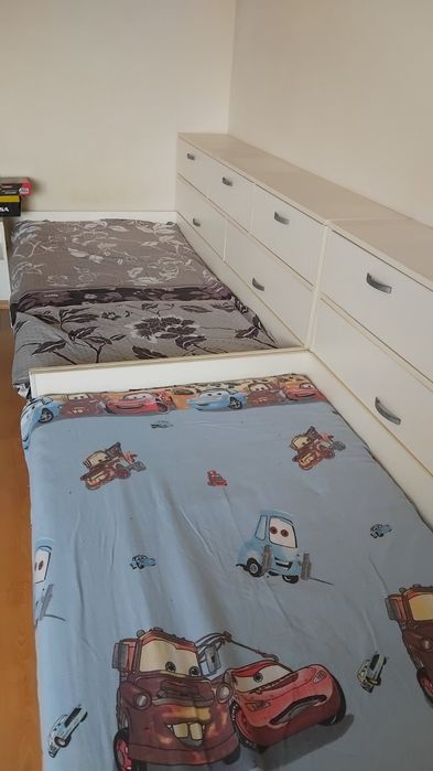 Комплект две единични легла