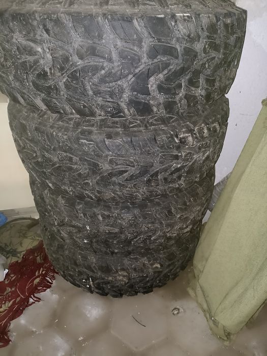 Шины летние продам  с дисками на ниссан патрол