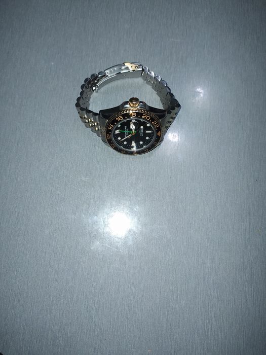 Qölga taqiladigan soat sotiladi ishlashi yaxshi