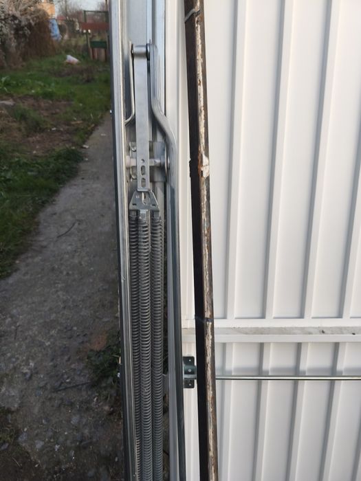 Гаражна врата тип крило