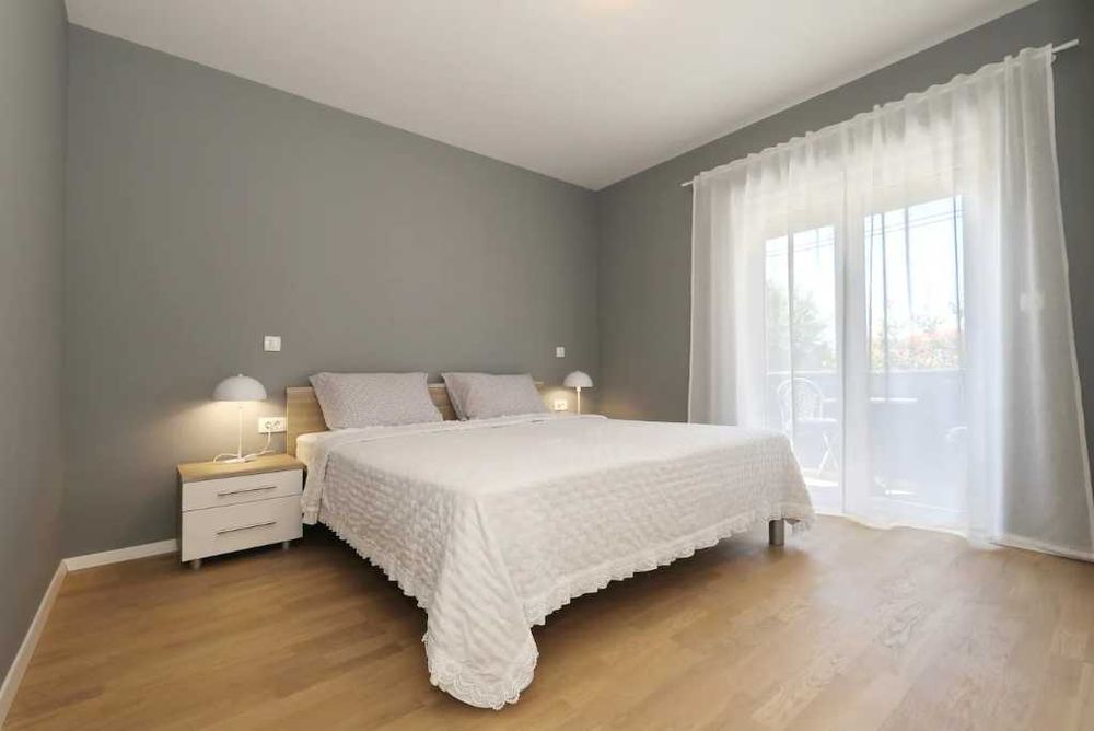 Дава се под наем Тристаен апартамент в Пловдив, Беломорски - 80 кв.м за 428.4 € - Снимка #1