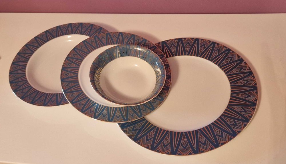 Луксозен сервиз за храна от 24 части