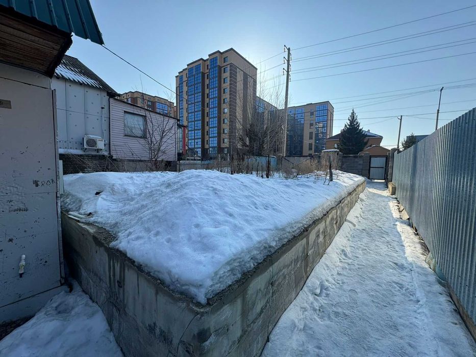 Дом с земельным учатском