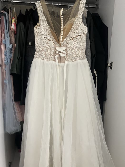 Vand accesorii pentru nunta