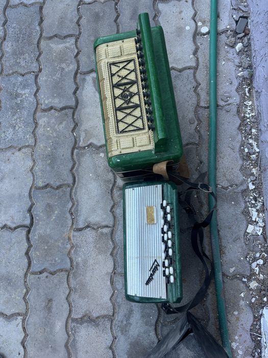 Продам баян и гармонь «Маяк-3» и «Маршал»