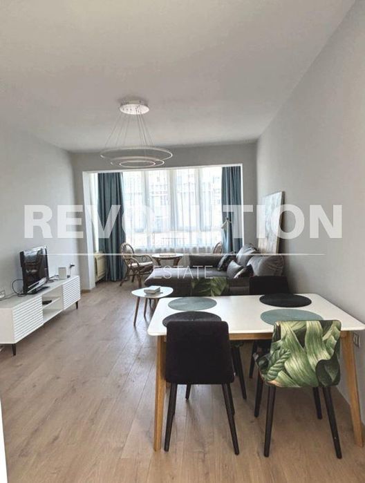 Тристаен апартамент в района на Окръжна болица!