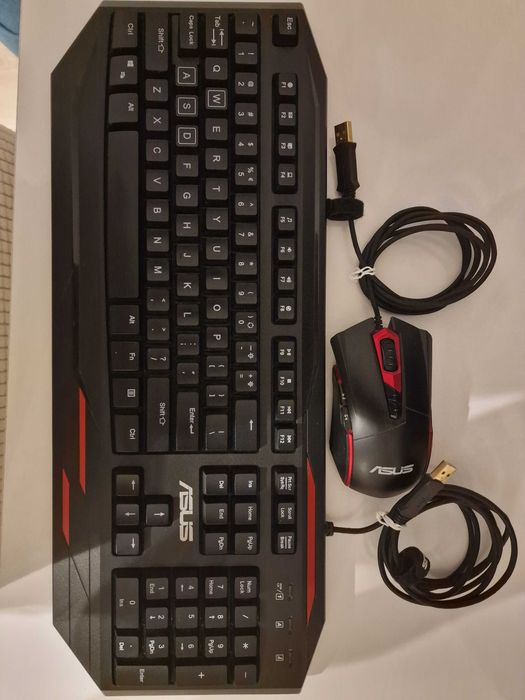 Mouse si tastatura Asus de gaming in stare foarte buna