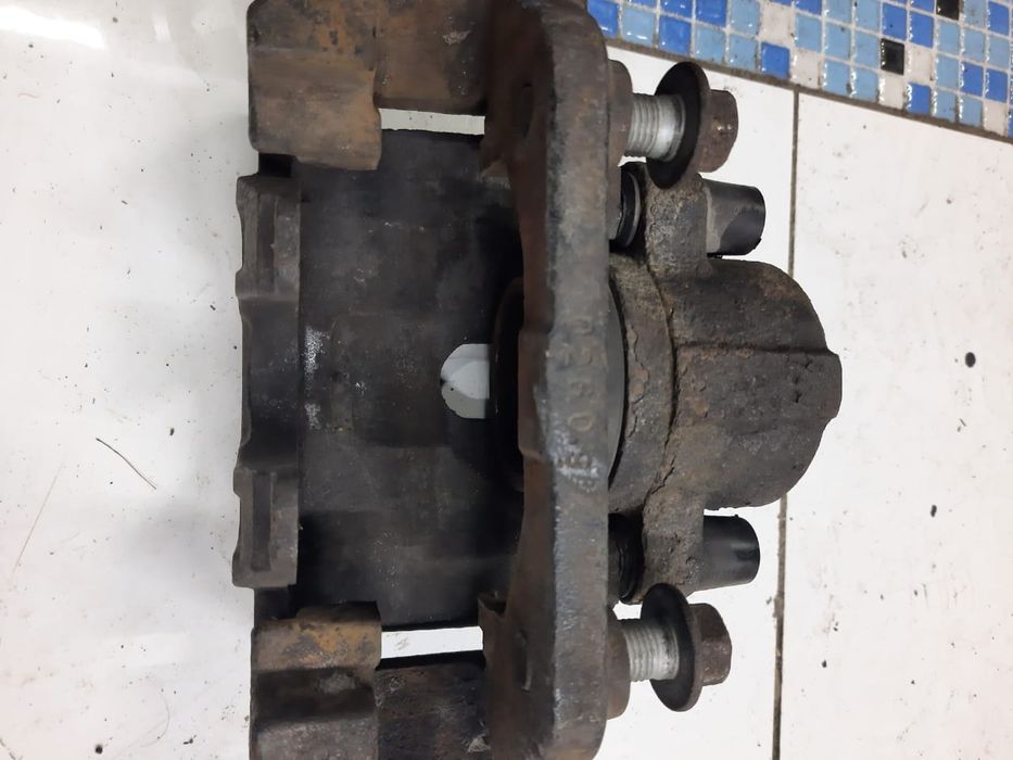 Продам суппорт тормозной мазда