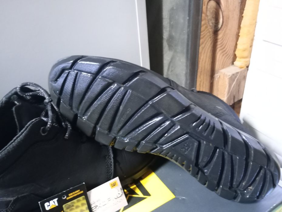Обувки  CAT  номер 42,5