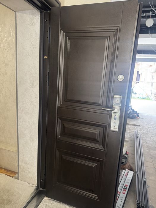 Варота, эшик сотилади