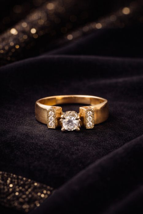 Золотое кольцо 585 пробы НОВАЯ С ЭТИКЕТКОЙ