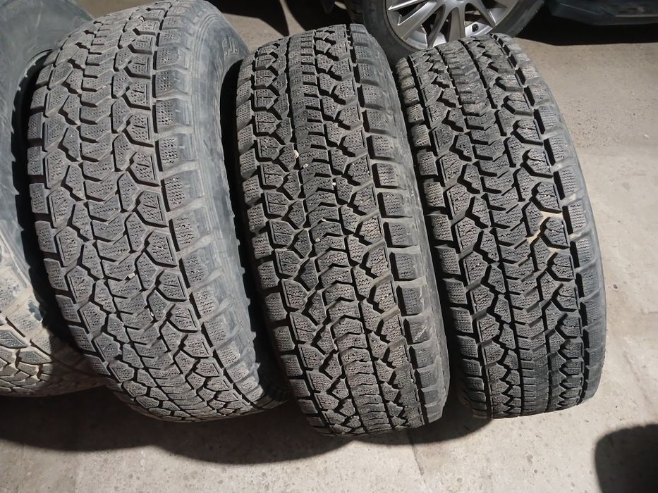 Продам шины в хорошем состоянии на Джип