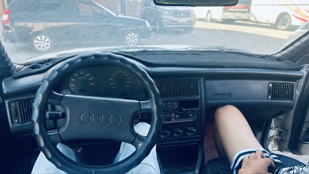 Ауди б4 на ходу 1992года